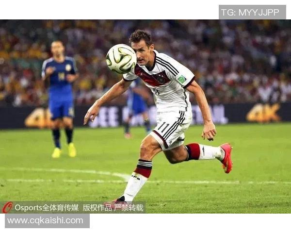 天柱足球球星荣耀历程与绿茵场辉煌瞬间全面解析